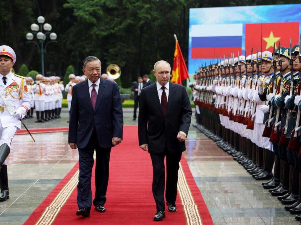 Руският президент Владимир Путин покани високопоставени виетнамски държавни служители включително