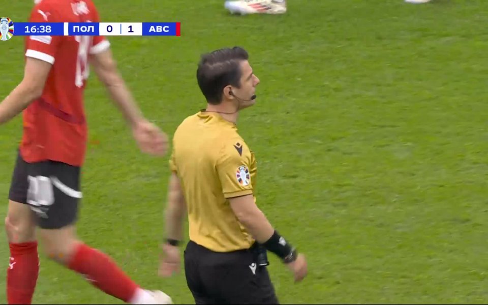 В 17-ата минута на мача между Полша и Австрия футболистите