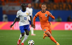 ГЛЕДАЙ НА ЖИВО: Нидерландия - Франция 0:0, отмениха гол на "лалетата"
