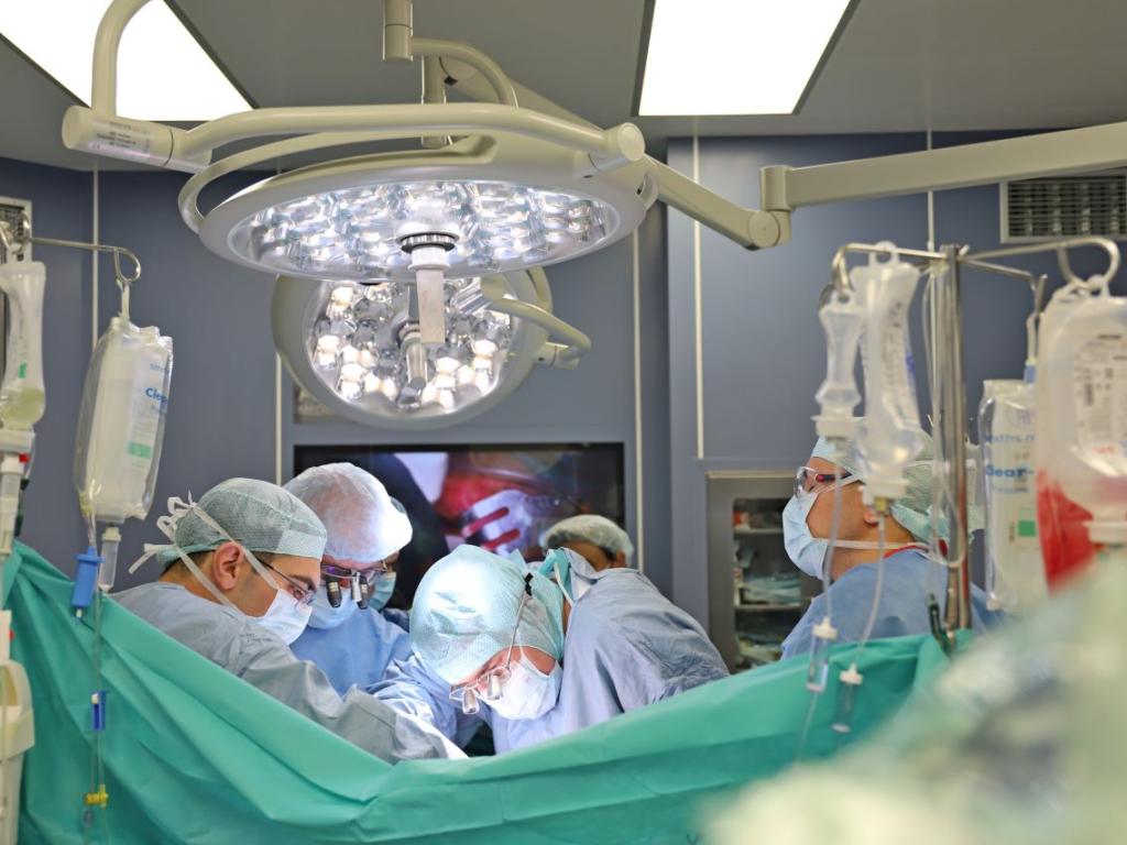 Специалисти от Военномедицинска академия ВМА извършиха чернодробна трансплантация съобщиха от
