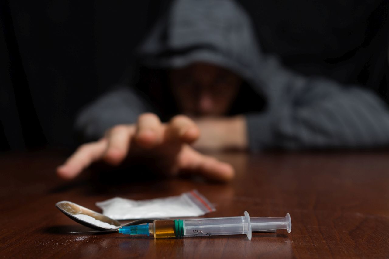 <p><strong>Krokodil</strong></p>

<p><!--StartFragment -->Това е името, използвано в Русия за домашно приготвен дезоморфин, опиоид, подобен на хероина. Това е смъртоносен наркотик, който по същество &bdquo;изяжда&ldquo; плътта на потребителите отвътре навън.<!--EndFragment --></p>