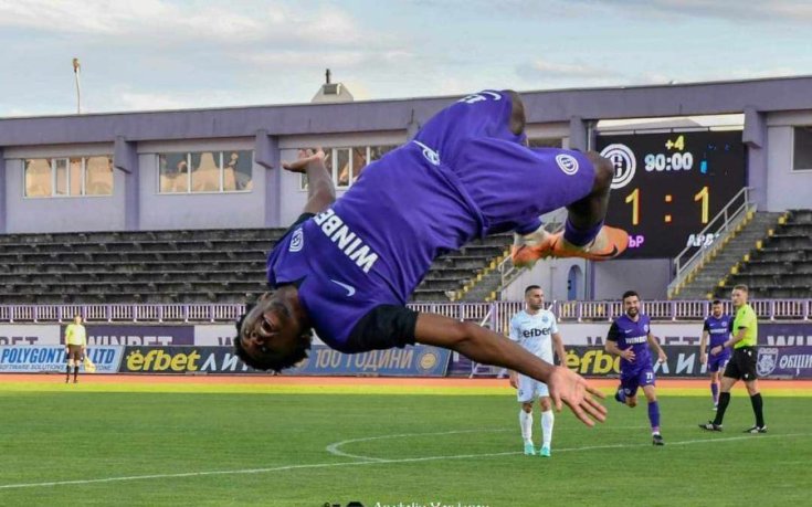 Халф на Етър отложи военна служба, за да играе за 