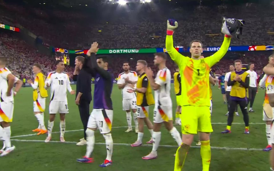 След последния съдийски сигнал на мача Гермавия - Дания (2:0)