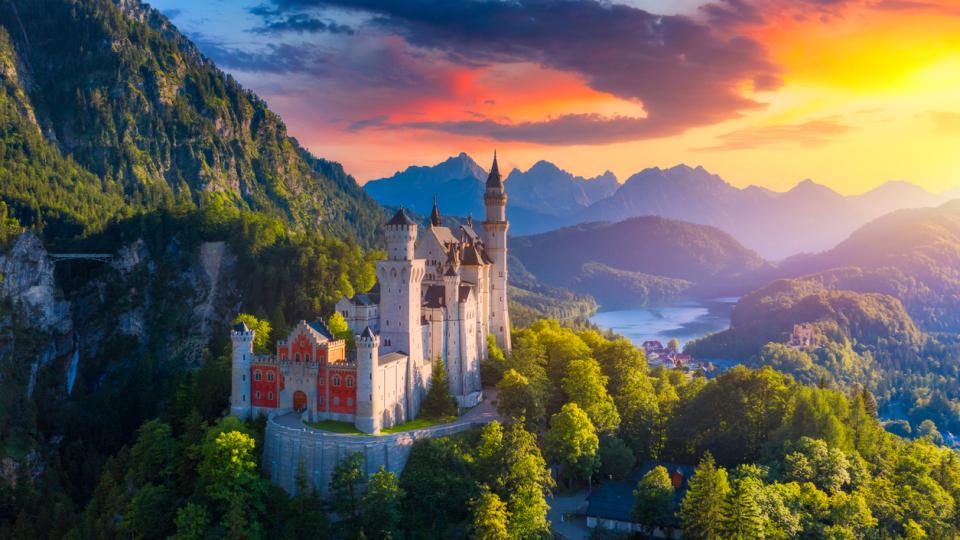 Германия е дом на красиви замъци, имения и резиденции на велики династии.