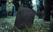 Вандалски акт: Деца унищожиха над 80 надгробни плочи в Нова Загора