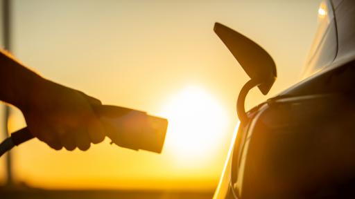 Електромобилът, който обича слънцето - революция на електрическите превозни средства в Тунис