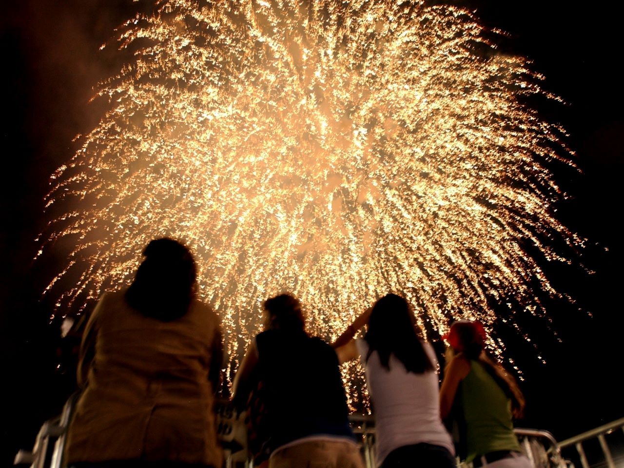 Хонконг ще посрещне 2026 г. без заря след трагедията с големия пожар през ноември