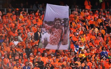 Хиляди фенове на нидерландския национален отбор по футбол се очаква