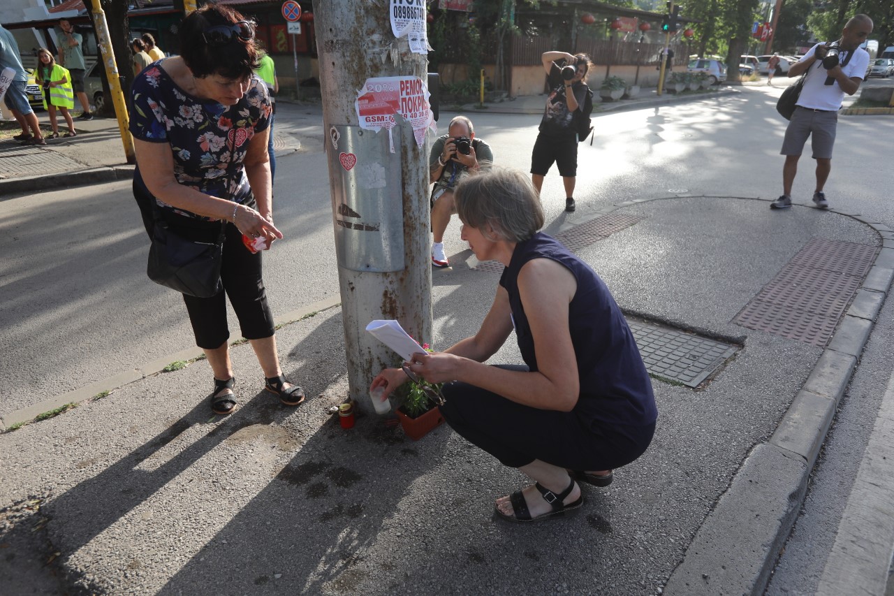 Протест на бул. Сливница за убитите Ани и Явор.