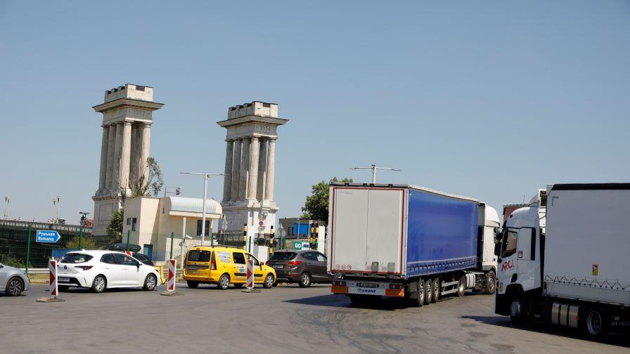 Пускат двупосочно движението по "Дунав мост"