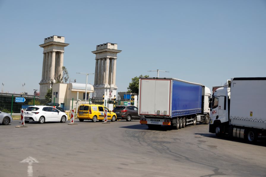 Пускат двупосочно движението по "Дунав мост"