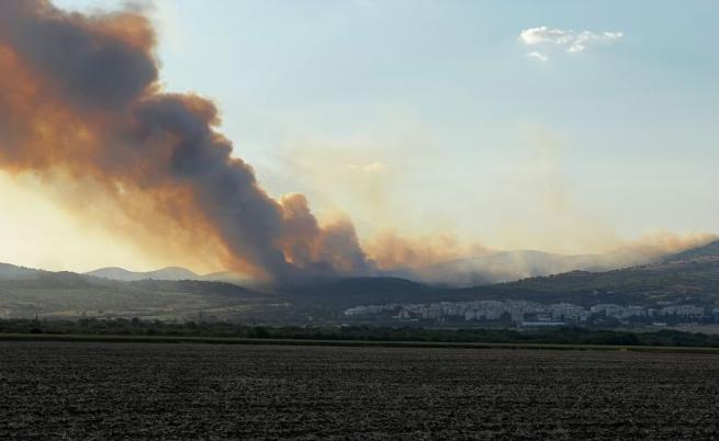 Пожарът край Стара Загора е локализиран