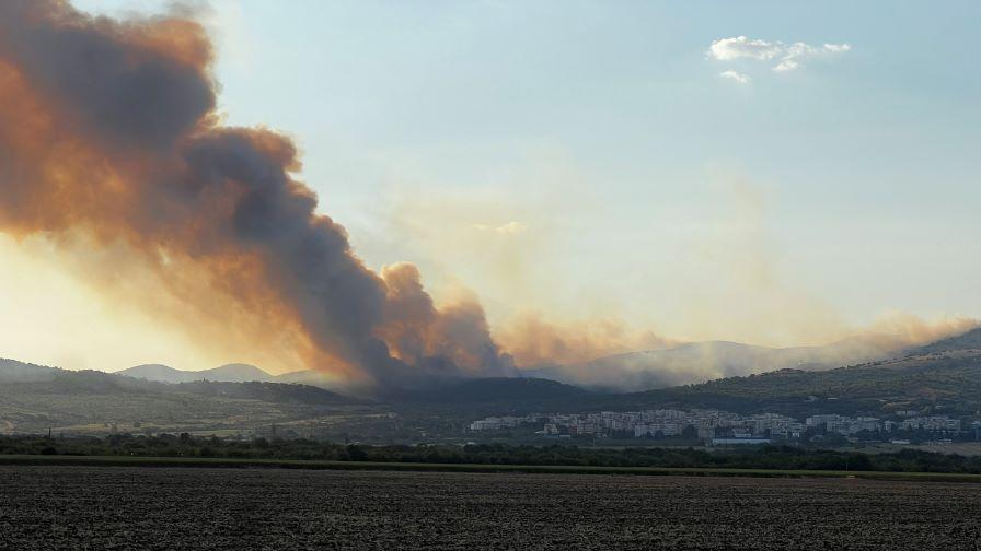 Пожарът край Стара Загора е локализиран