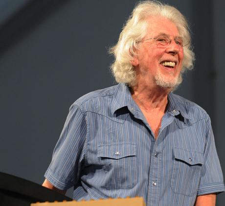 Джон Мейъл британският блус музикант чиято група беше тренировъчна база