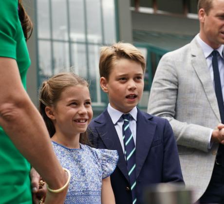 Принц Джордж отново прикова вниманието на кралските фенове със своя