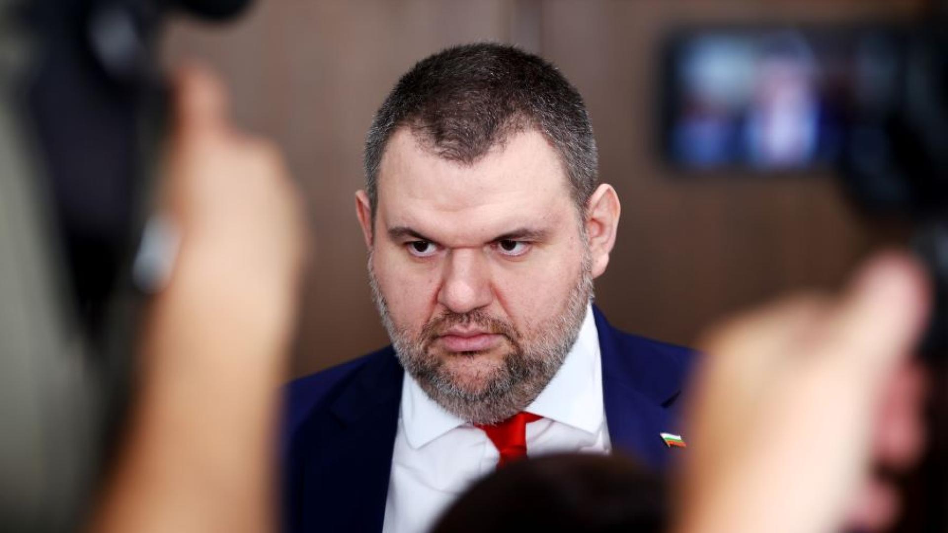Лидерът на ДПС Ново начало Делян Пеевски излезе в позиция