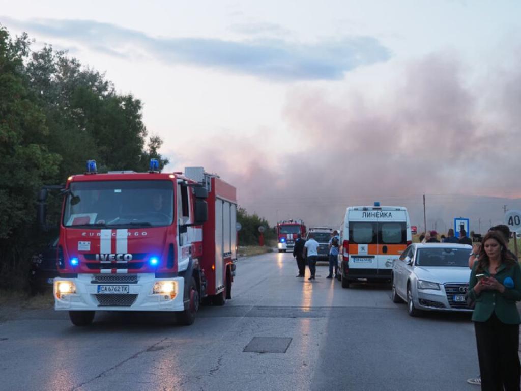 Единият ранен при взривовете в склад за фойерверки е починал