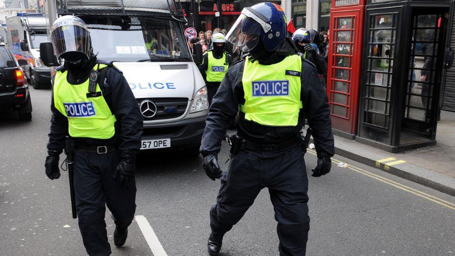 "Ужасяващо" насилие и безредици в британския град Саутенд, има арестувани