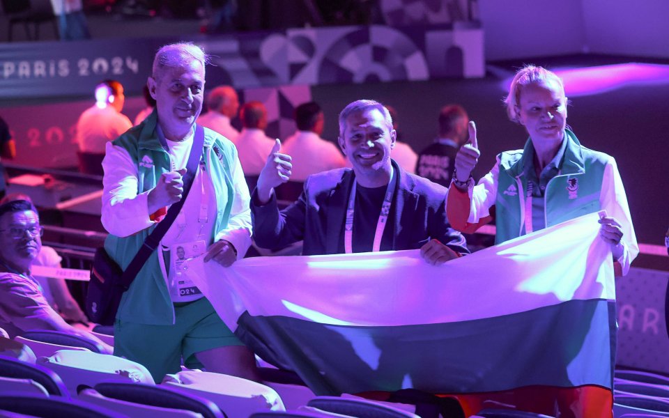 var multipleMatchJson = https://ls.gong.bg/get_matches; var multipleMatchHomeJson = https://ls.gong.bg/get_parsed_matches; var loader_image