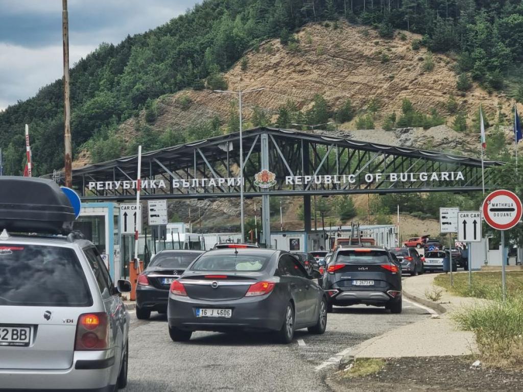 От понеделник 5 август  по всички гранични пунктове на България с