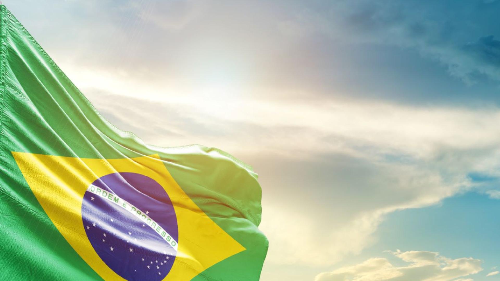 Десетки хиляди привърженици на бившия президент на Бразилия Жаир Болсонаро