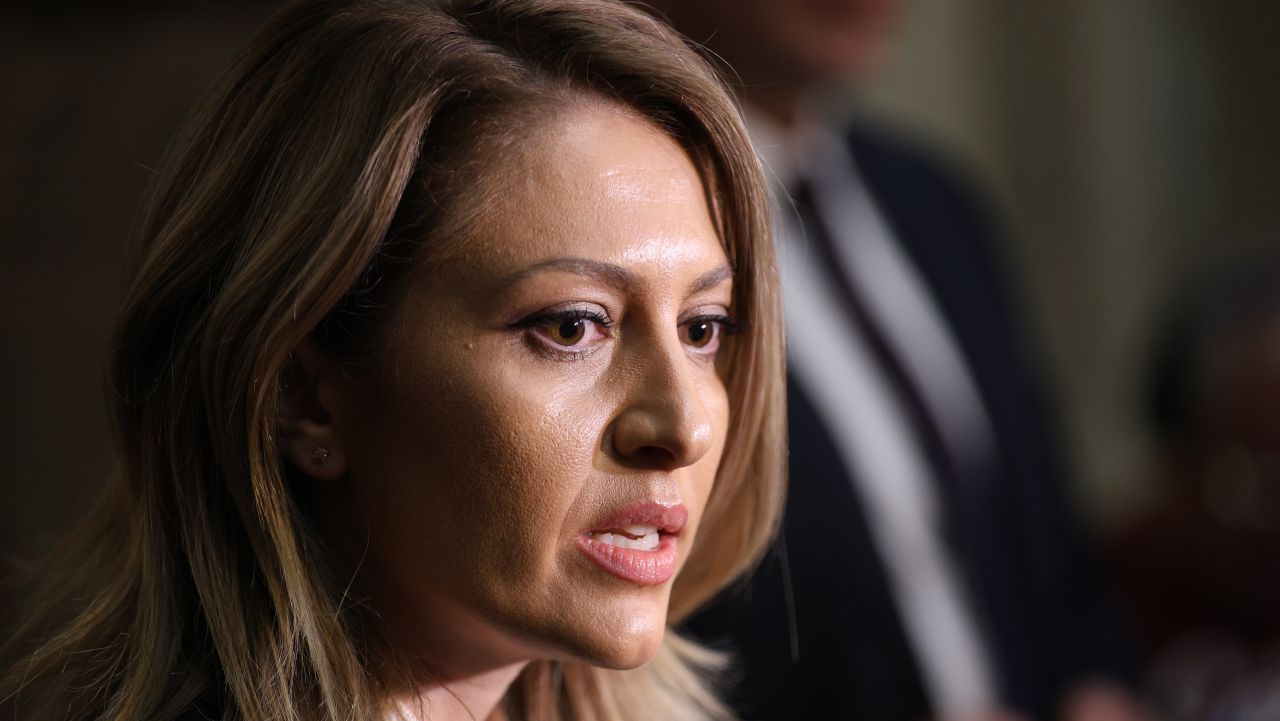 Рая Назарян задвижи процедурата по референдума за еврото