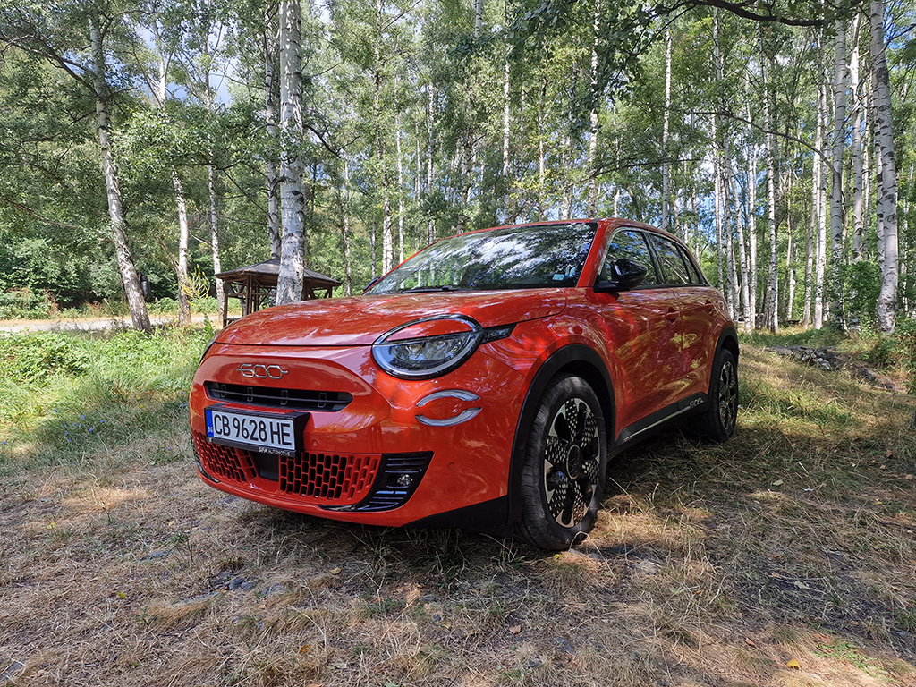 FIAT 600, пораснал спрямо „чинкуенченто”, но все така кокетен и красив като чернокоса италианска с дълги крака