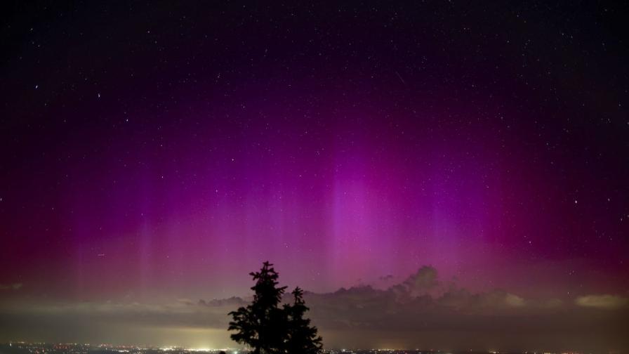 <p>Рекордна слънчева буря оцвети небето над България</p>