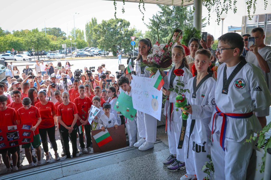 Кимия Ализаде се завърна в България1