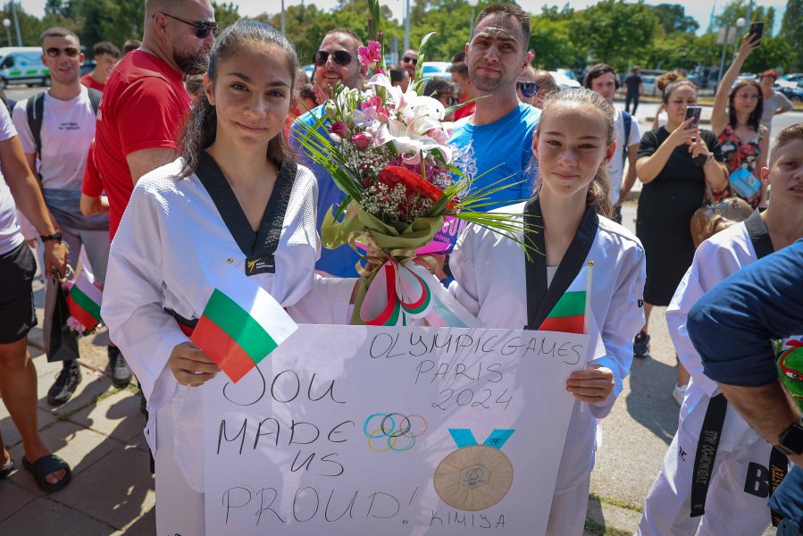 Кимия Ализаде се завърна в България1