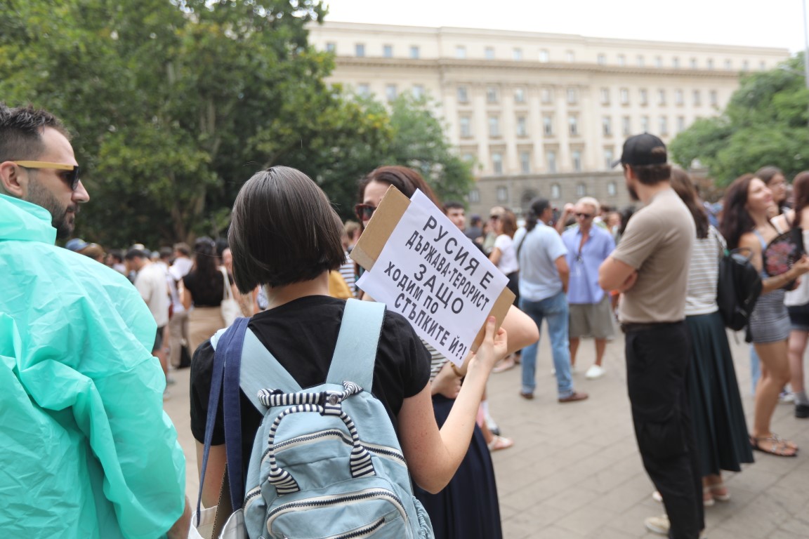 <p>Протести за и срещу промените в Закона за училищното и предучилищното образование, с които се забранява &quot;пропагандата на нетрадиционна сексуална ориентация&quot; в училищата</p>