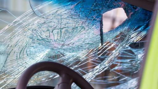 Шофьор с положителна проба за алкохол пострада тежко при катастрофа в Прохода на републиката