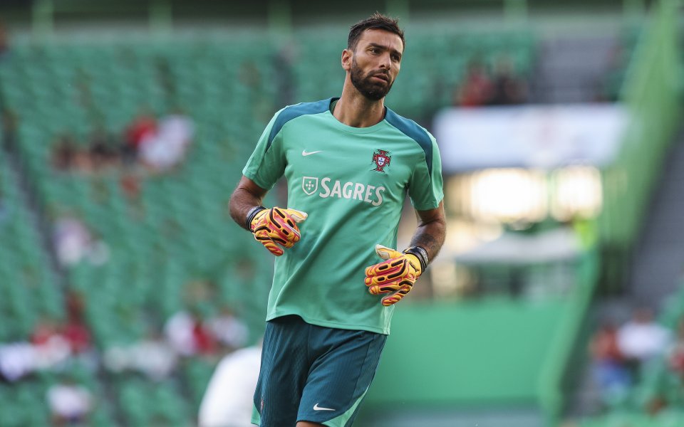Легендарен вратар на Португалия се сбогува с футбола