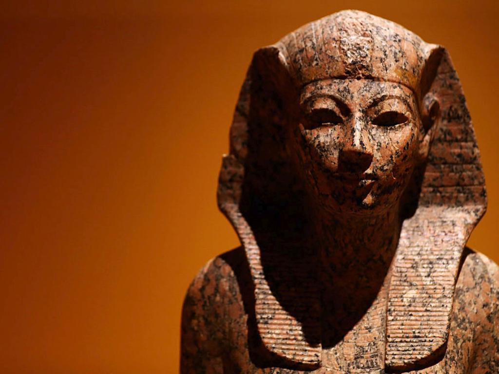 Историята често възхвалява мъже владетели воини и мислители но летописите