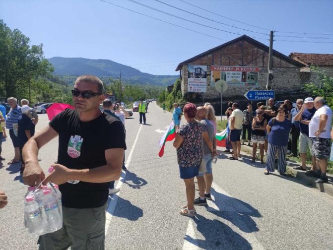 Протест срещу липса на вода в село Павелско