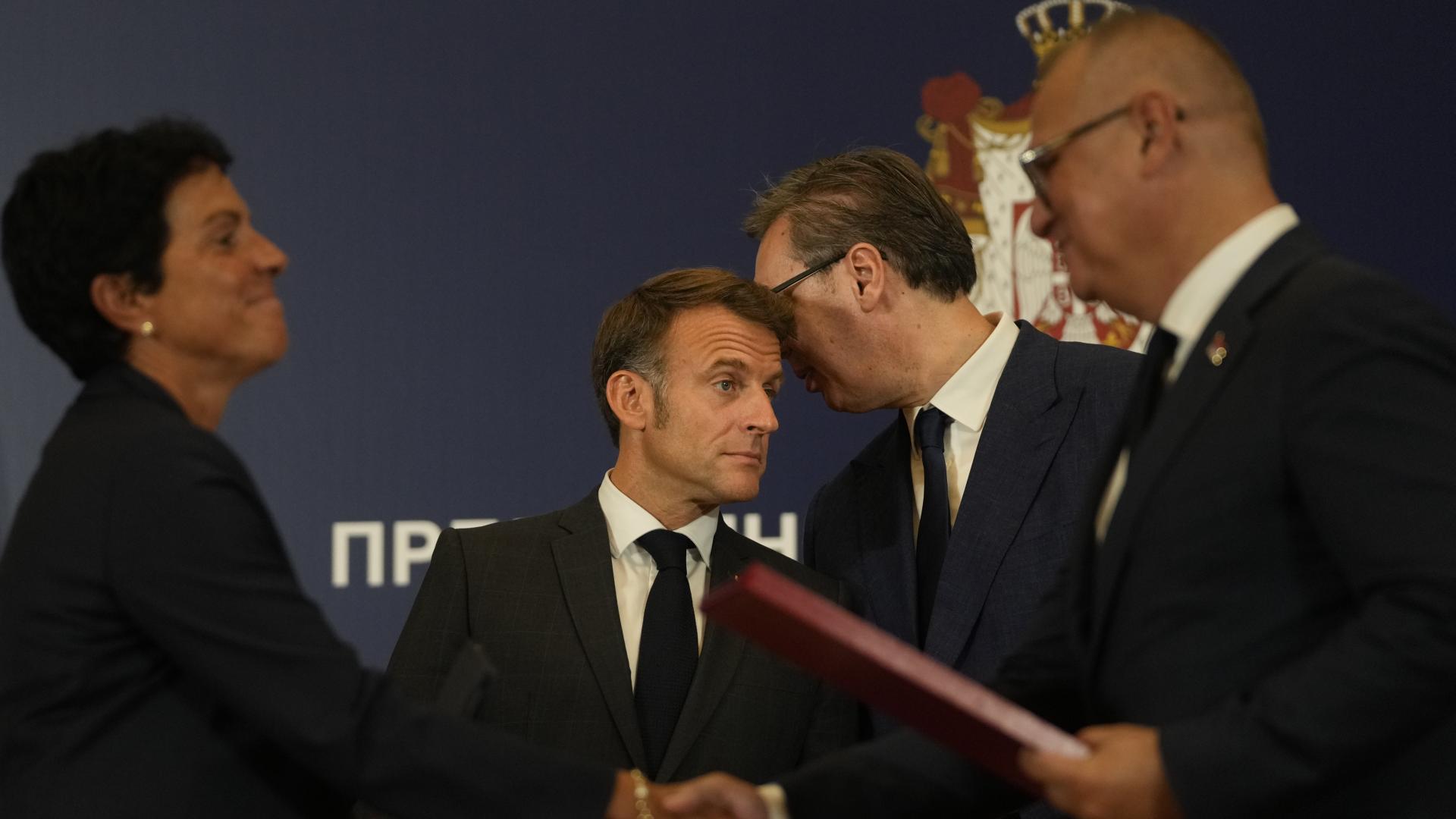 Сръбският президент Александър Вучич обсъди по телефона с френския си