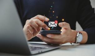 <p>Измамници изтеглиха кредит за 7500 евро, докато телефонът на мъж беше блокиран</p>