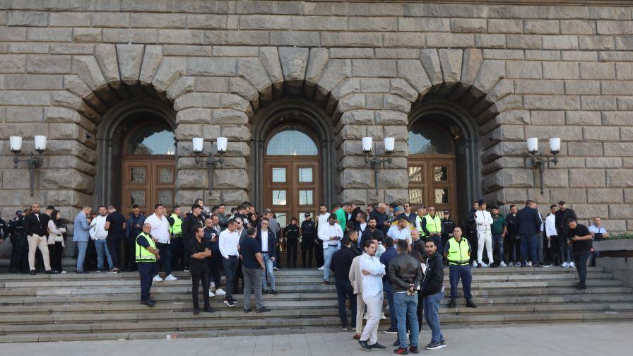 Напрежение пред ЦИК, забавя се регистрацията на партиите за изборите (ВИДЕО/СНИМКИ)