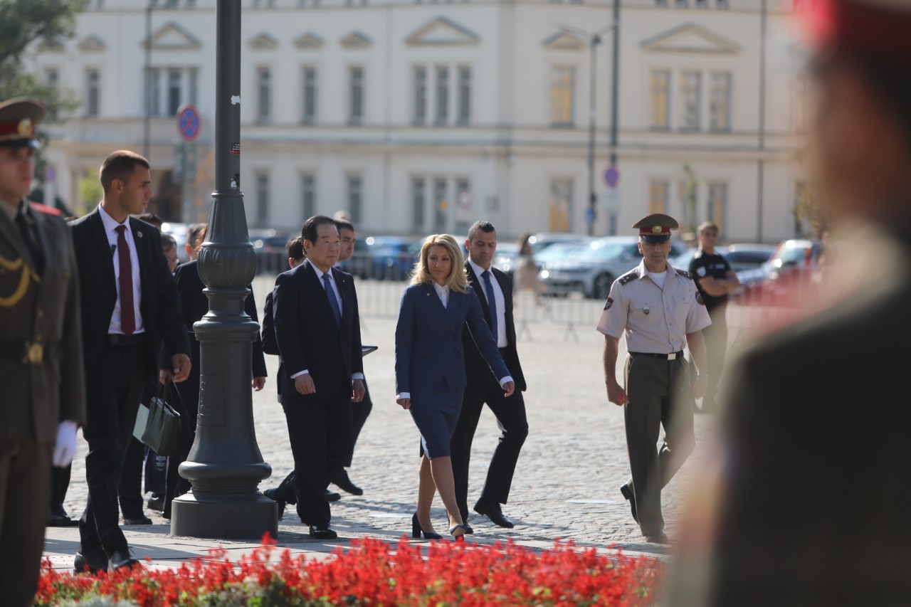 <p>Председателят на Камарата на представителите на Япония Фукуширо Нукага е на официално посещение в България. Той положи венец на Паметника на Незнайния воин в София.&nbsp;</p>