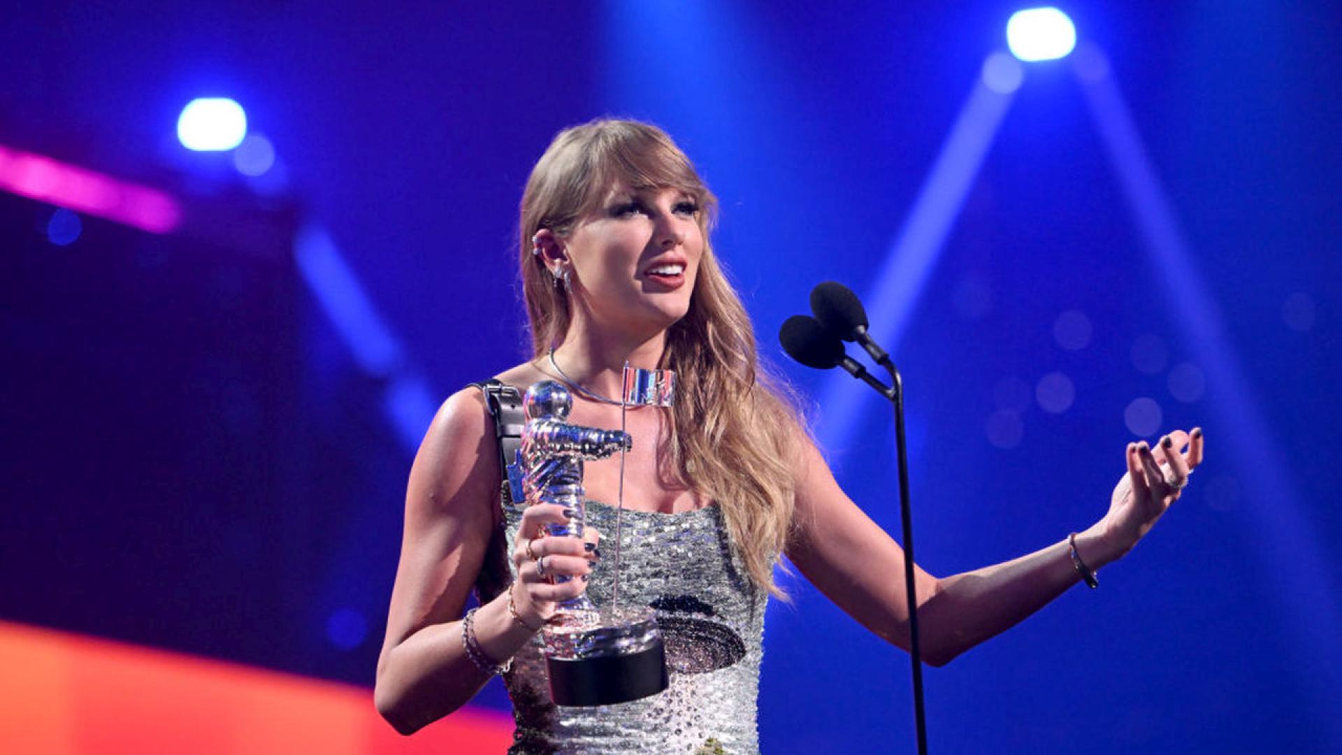 Феновете на Тейлър Суифт от първия ден знаят, че поп