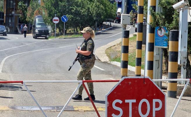 Нощна атака в Одеса: 60-годишен мъж е ранен, гори мащабен пожар