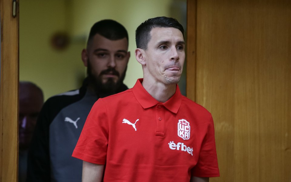 Награждаването на Бирсент Карагарен за Играч на 9-ия кръг в efbet Лига