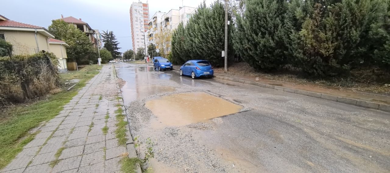 <p>Линейка пропадна в необезопасен изкоп на ул. &bdquo;Петьо Ганин&ldquo; в Казанлък.</p>