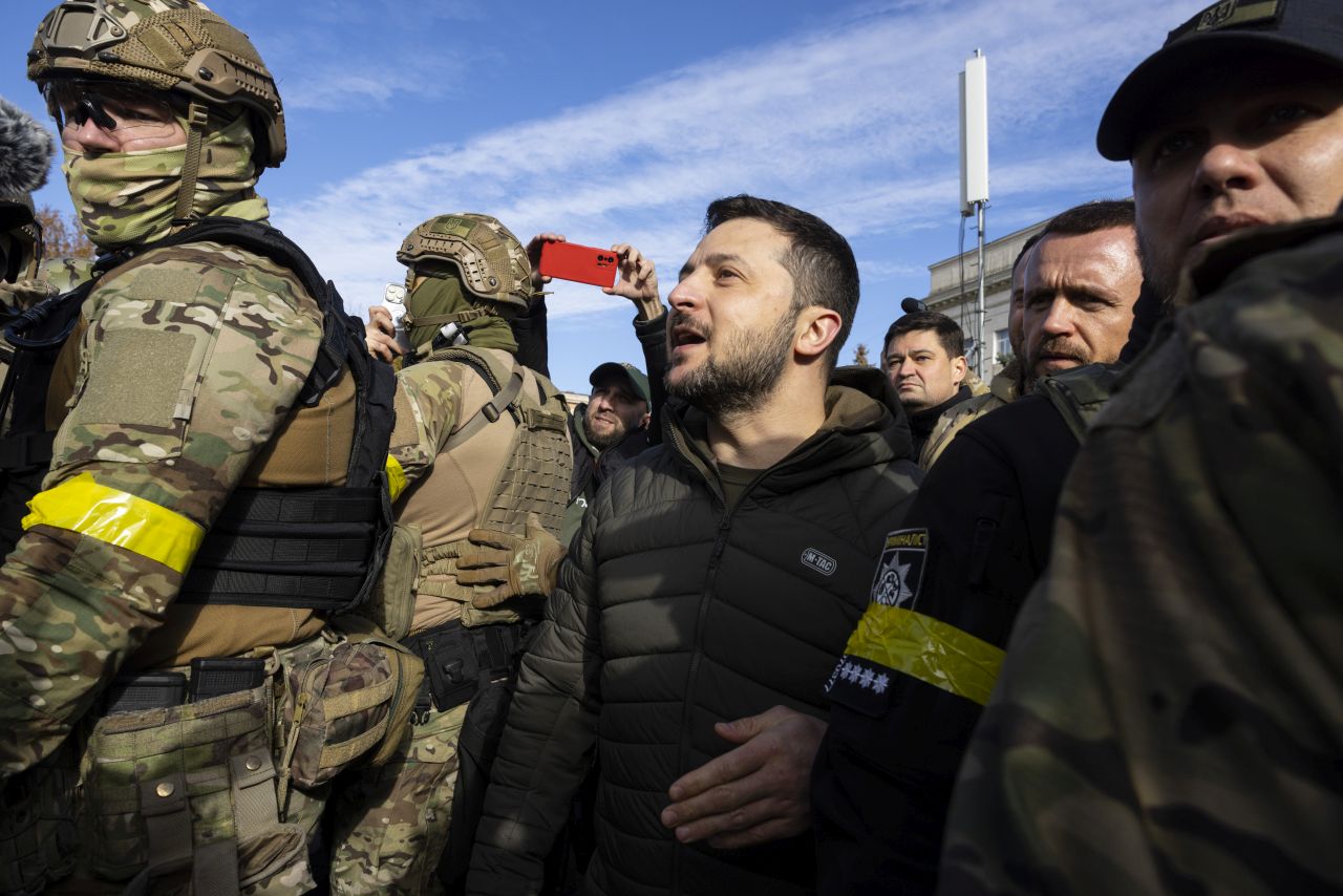 <p>Влезте в безмилостния свят на Володимир Зеленски, военновременният президент на Украйна</p>