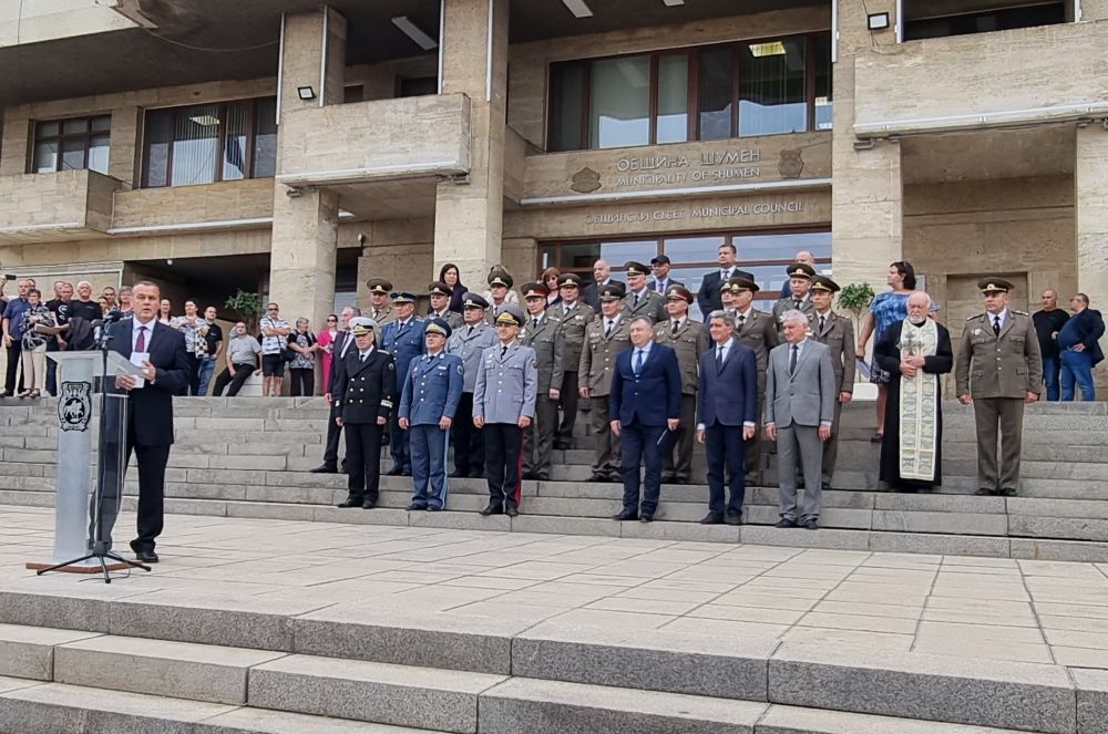 Министър Илиев: Подготвя се повишение на заплатите на военнослужещите