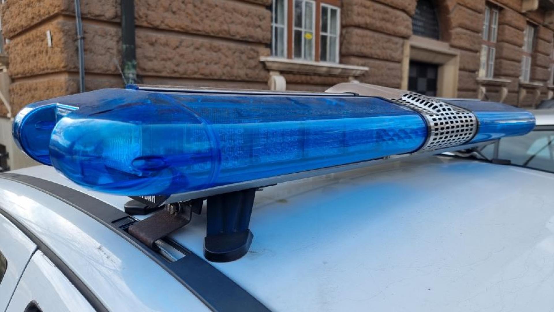 Мъж е в болница след като е пребит с лопата