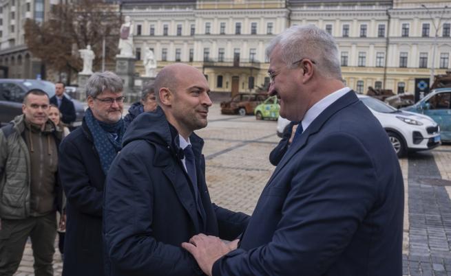 Франция е отворена за незабавна покана към Украйна за членство в НАТО