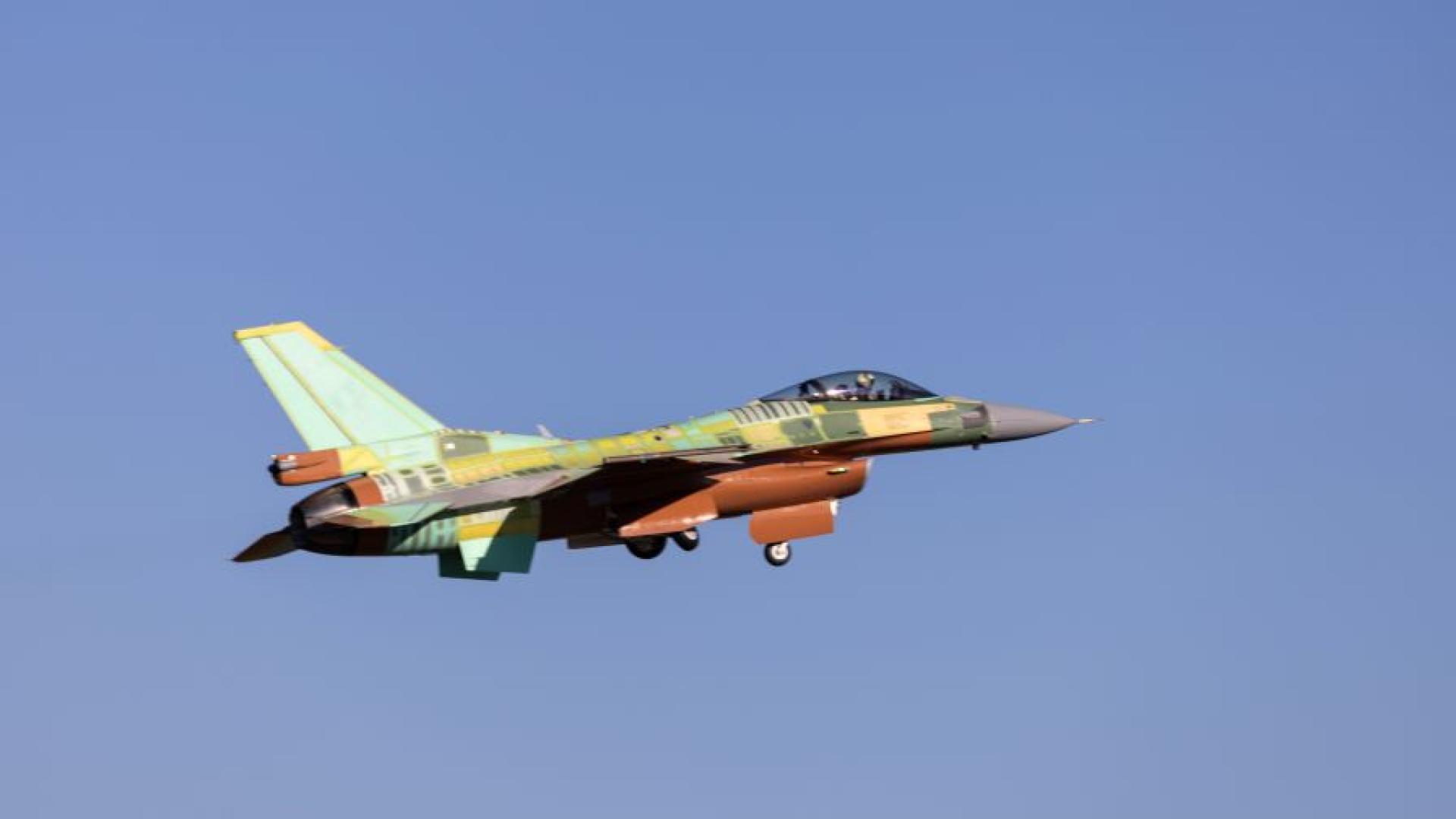 Първият F 16 ще кацне в България в сряда 2 април