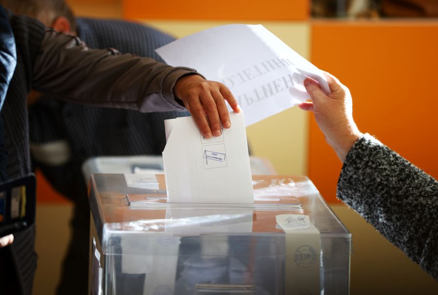 Какви ще са възнагражденията за изборните комисии у нас и в чужбина