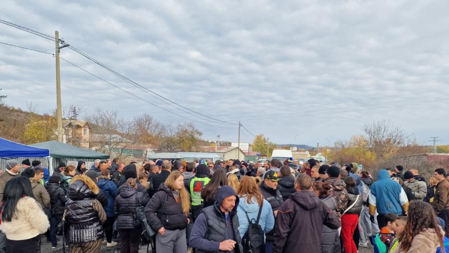 Остава блокиран пътя София – Варна при град Попово заради протест